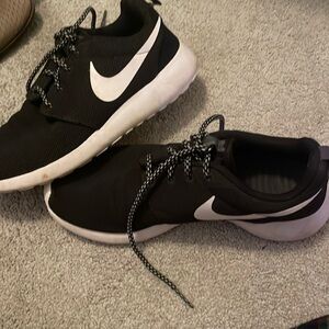 Nike women’s tanjum shoes